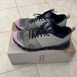 On cloud x shift size 10